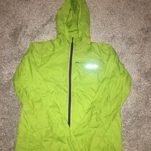 Patagonia light weight windbreaker